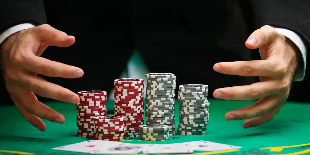 Cek minimal penarikan melalui ponsel